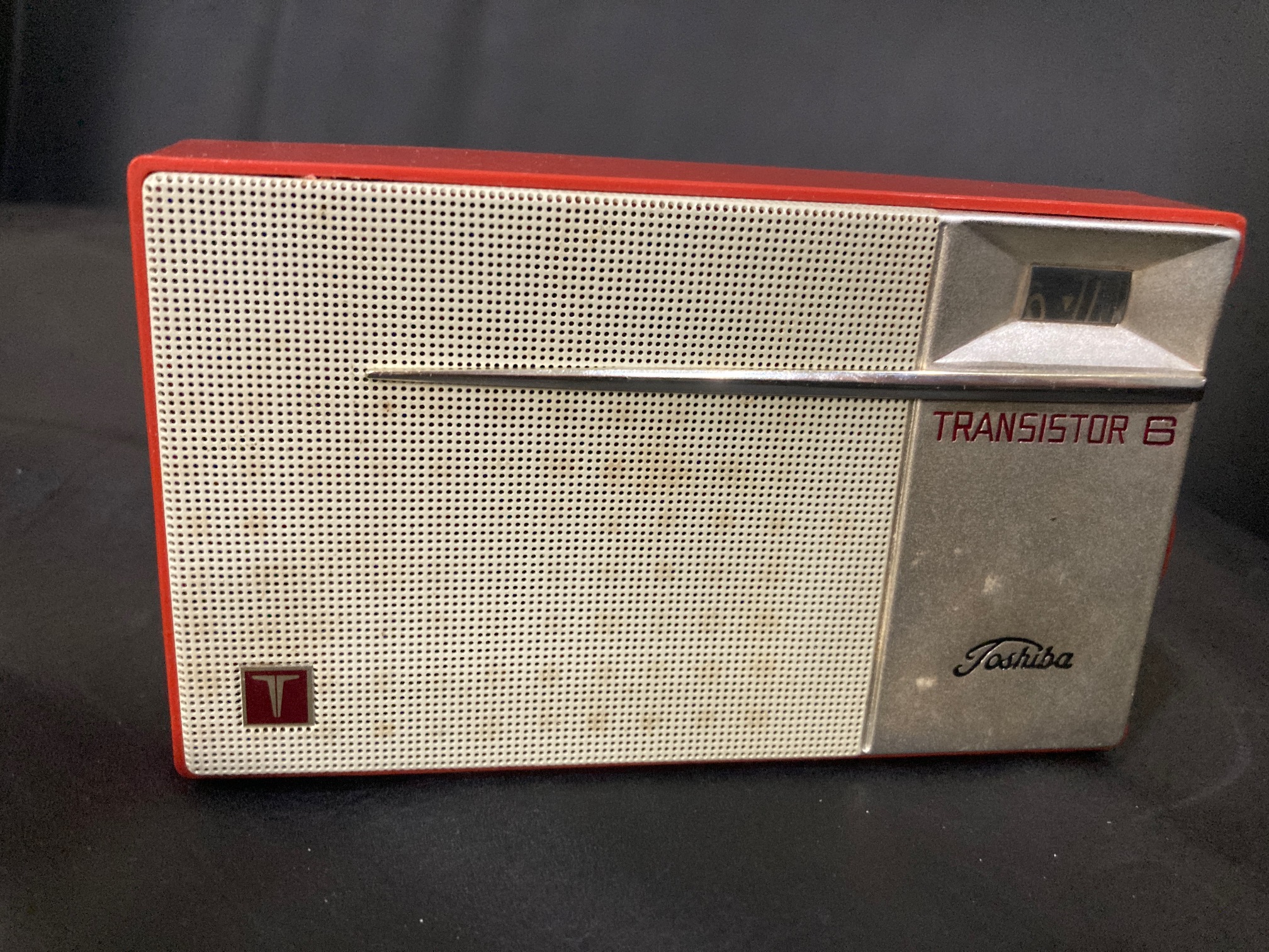 1962 Toshiba 6P15 Red